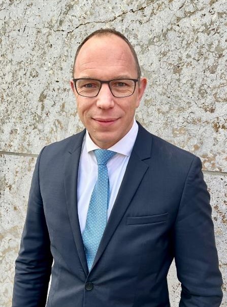 Herr Carl Artmann