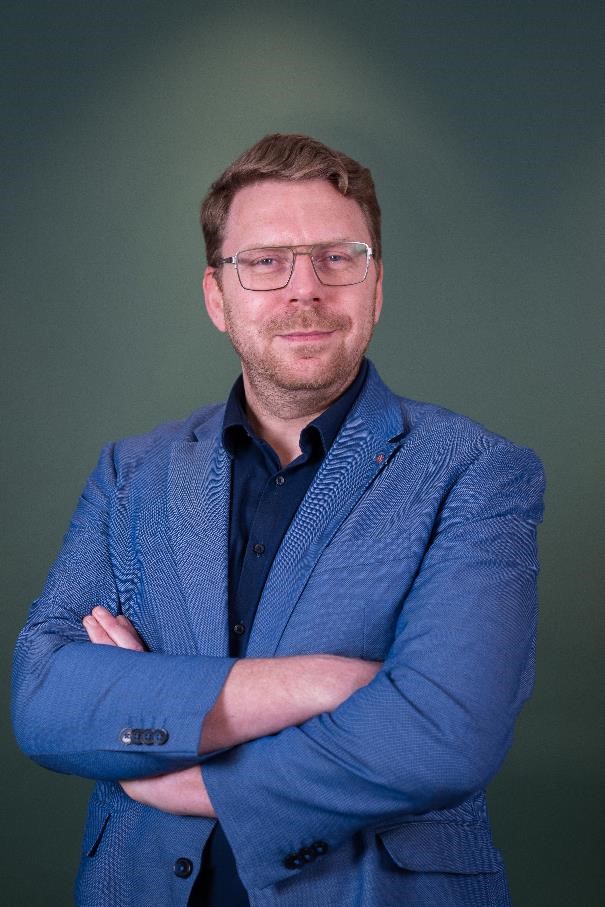 Herr Gregor Wallen-Holubek